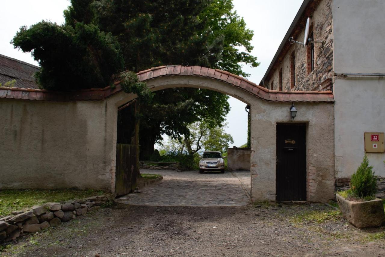 Na Konske Farme Lägenhet Malecov Exteriör bild